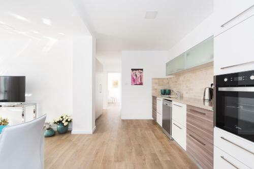 Sea N' Rent Hayarkon Sunny Beach Apartments