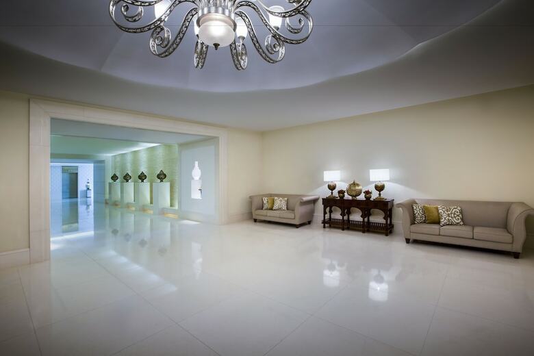 Bab Al Qasr Hotel