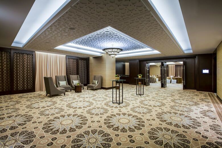 Bab Al Qasr Hotel