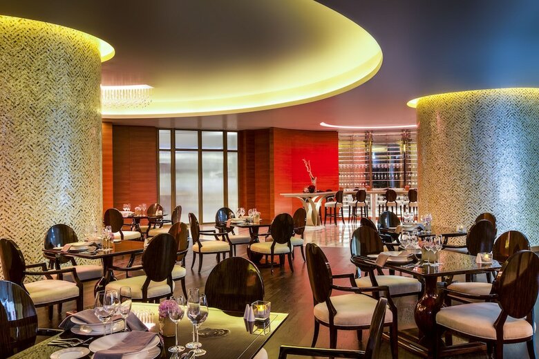 Bab Al Qasr Hotel