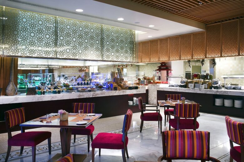 Bab Al Qasr Hotel