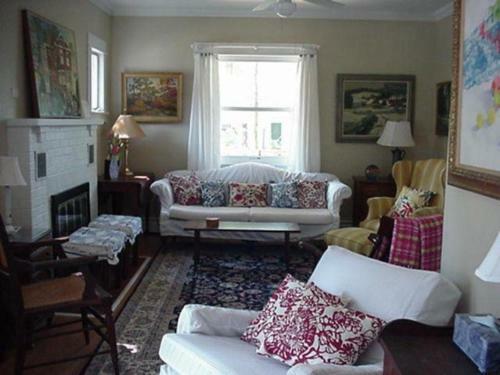Center 15 House