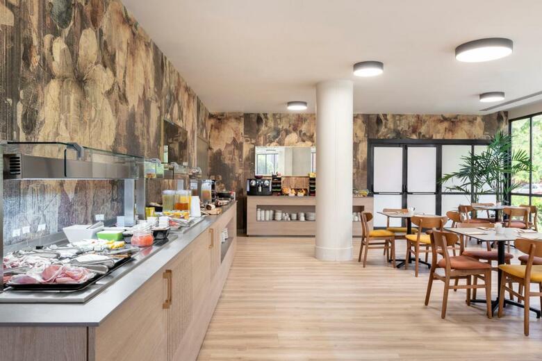 Hotel Acta Pir�mides