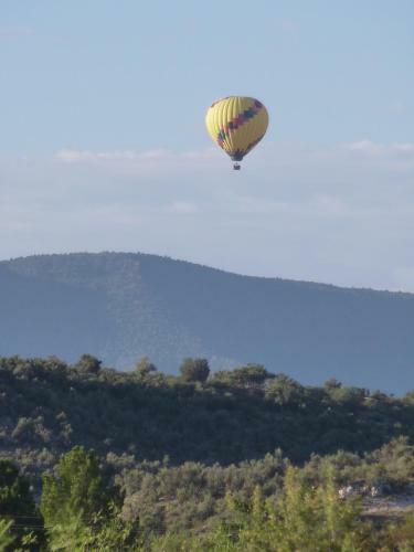 Verde Valley Lawn Cottage 11