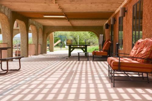 Verde Valley Lawn Cottage 10