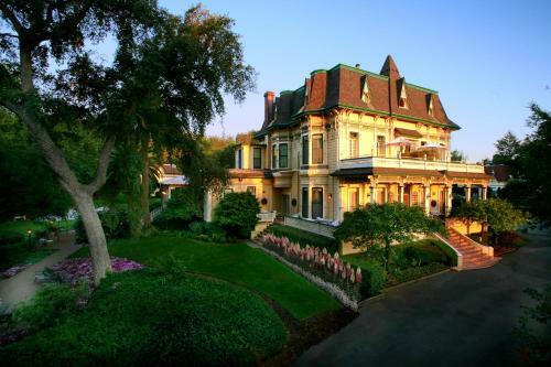Posada Madrona Manor