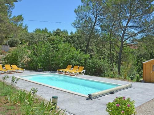 Lush Villa In Beaucaire With Swimming Pool