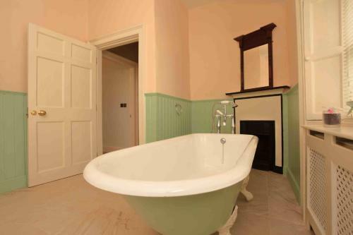 Bed & Breakfast Corrib House Guest Accommodation