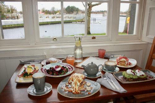 Bed & Breakfast Corrib House Guest Accommodation