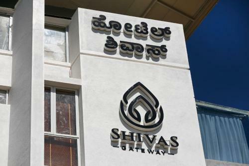 Hotel Shivas Gateway
