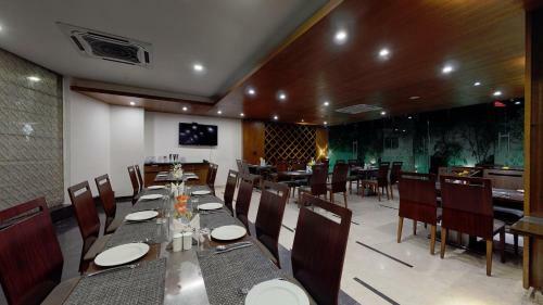 Hotel Shivas Gateway