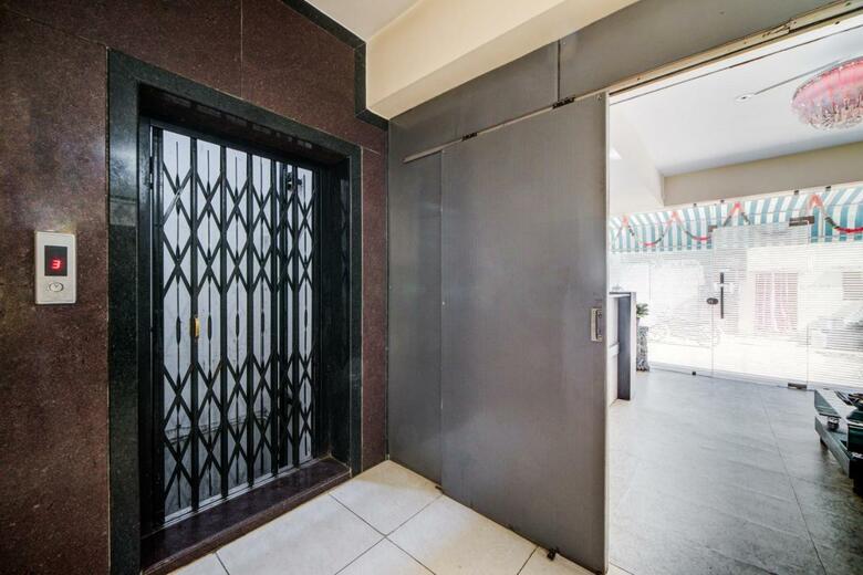 Hostal Oyo 6749 The Royal Nest