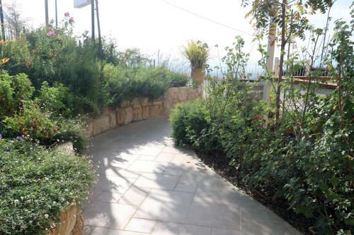 Bed & Breakfast Habaronit
