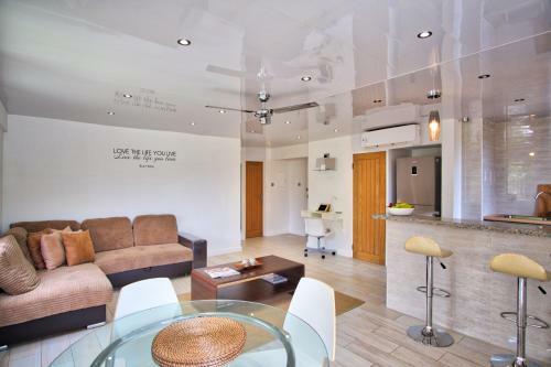 Modern Eshae Living Apartment