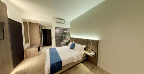Flora By Crossroads Hotel