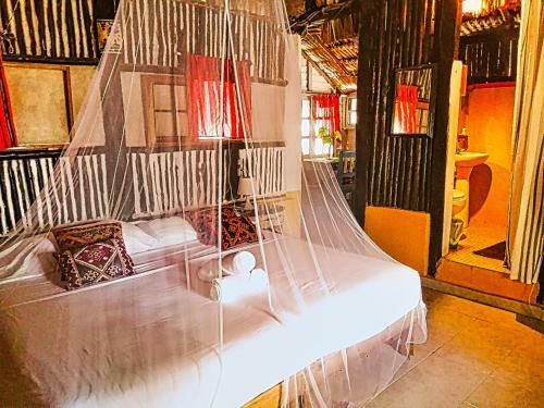 Casa Maya Lodge, Robinson Crusoe Life