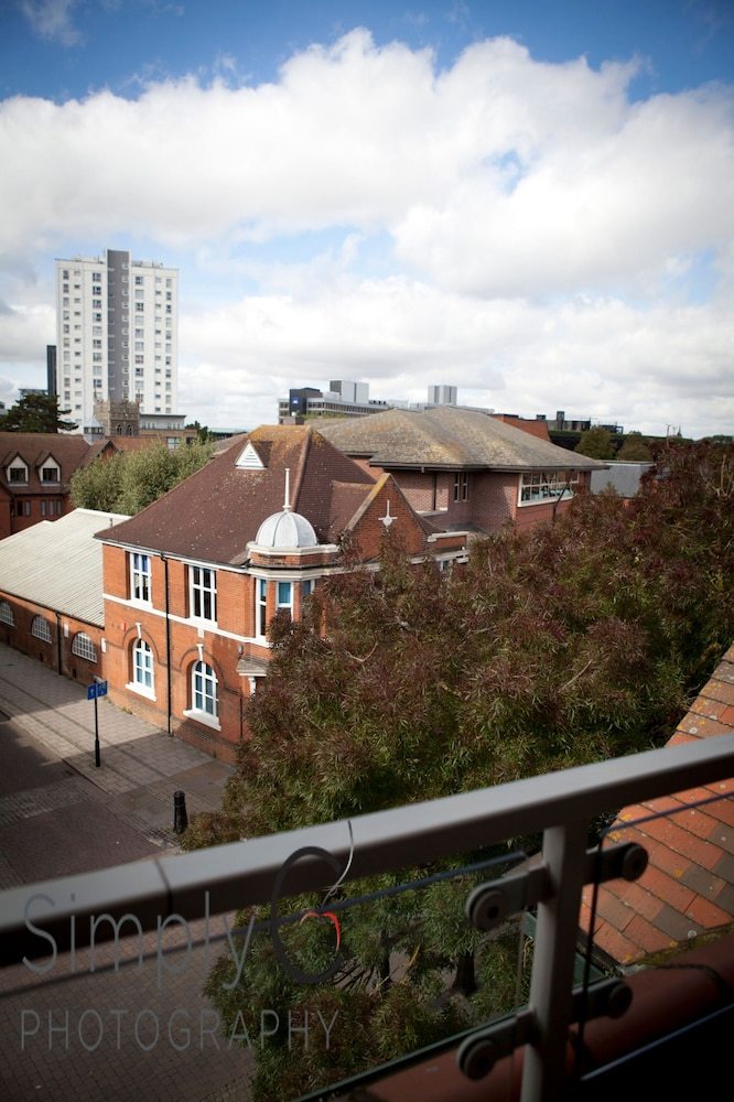 Toothbrush Apartments - Central Ipswich