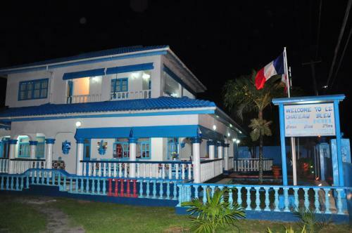 Hostal Le Chateau Bleu