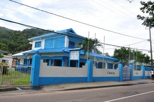 Hostal Le Chateau Bleu