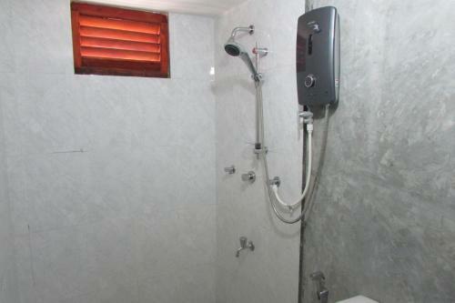 Hostal Shining Line