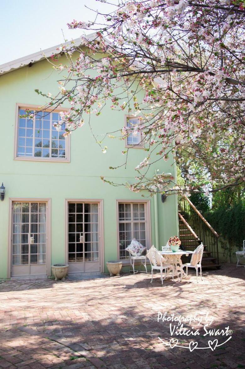 Bed & Breakfast Mistique Waters Self Catering
