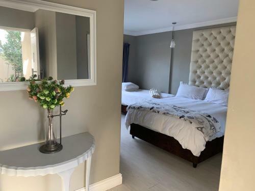 Hostal Sharwood Place