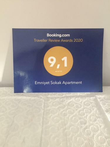 Emniyet Sokak Apartment