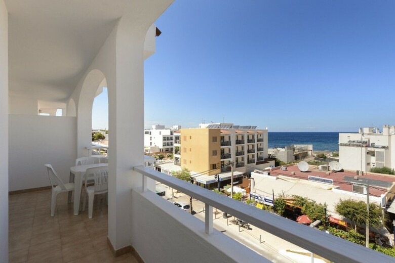 Apartamentos San Antonio Beach