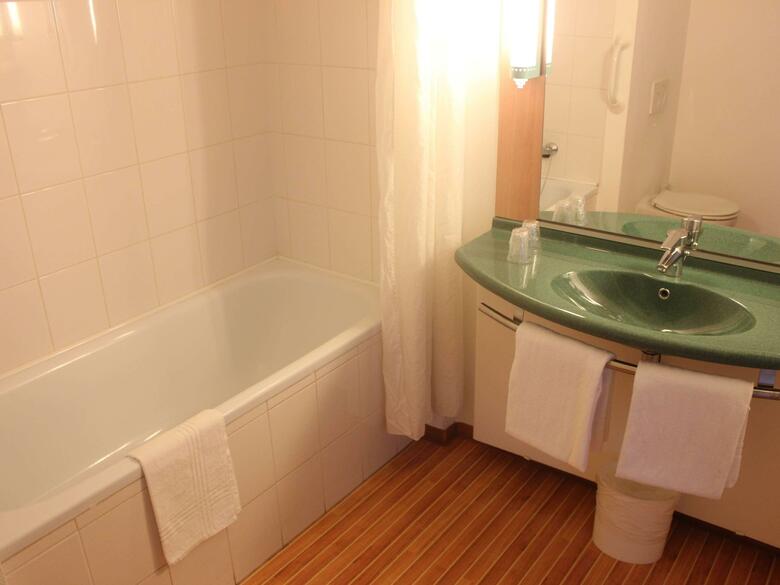 Hotel Ibis Mons Centre Gare