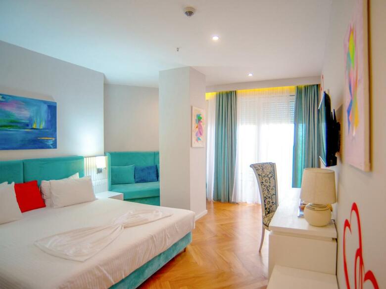 Bougainville Bay Hotel