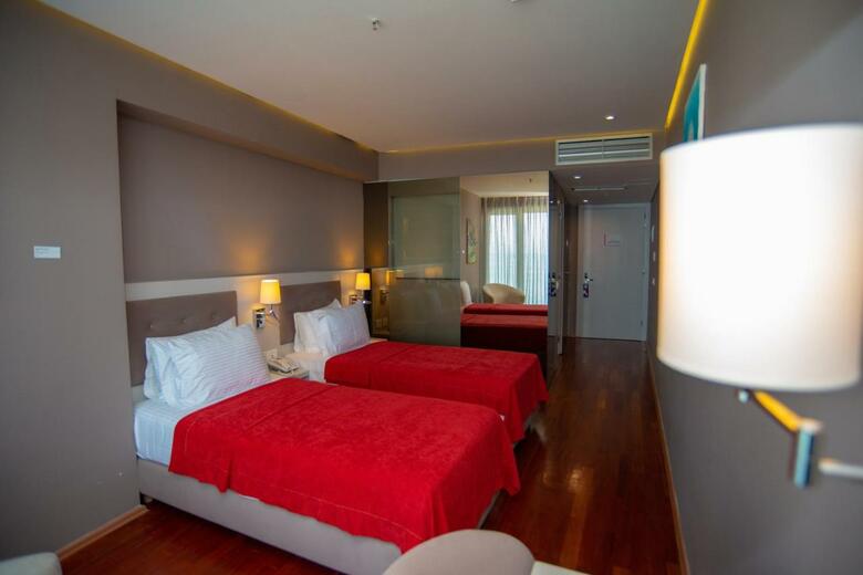 Bougainville Bay Hotel