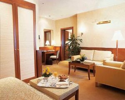 Ascot Hotel