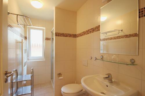 Apartmenthaus Hus �bi By Rujana