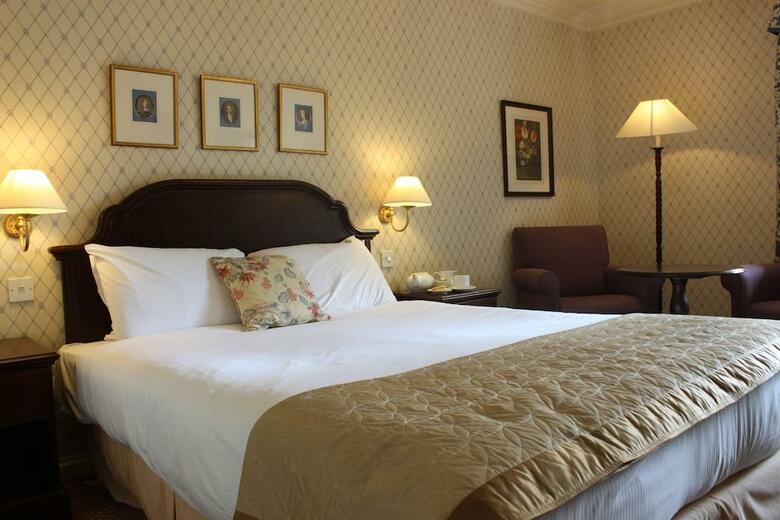 Brook Kingston Lodge Hotel