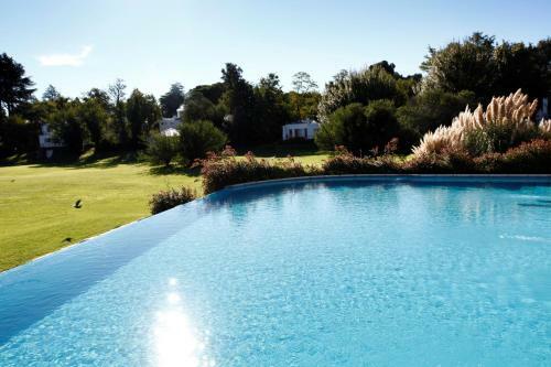 Lodge Acacias Country Club