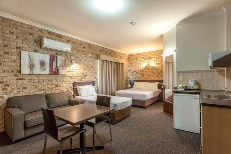 Highlander Motor Inn
