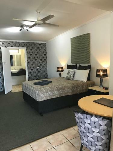 Central Motel Gin Gin