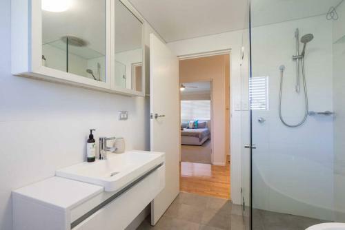Stylish And Spacious Beach Apartment