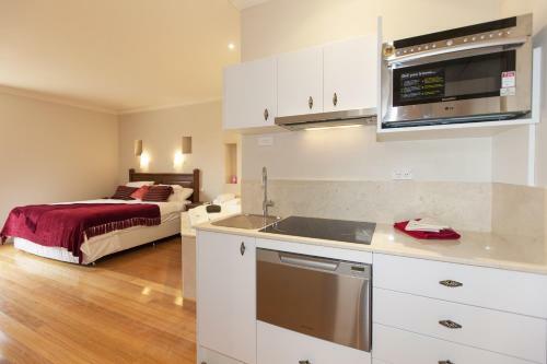 Lodge Aurora Manor Rooms