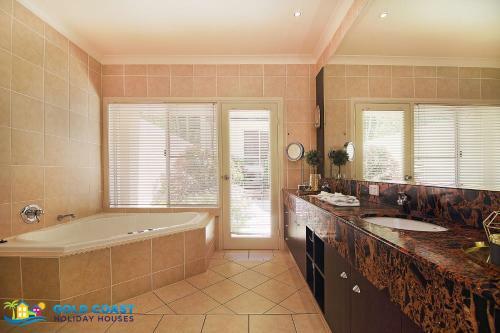 Holiday Home Coveside @ Sanctuary Cove