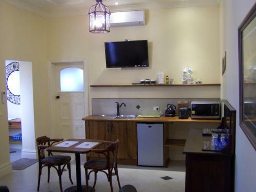 Rj's Bed & Breakfast
