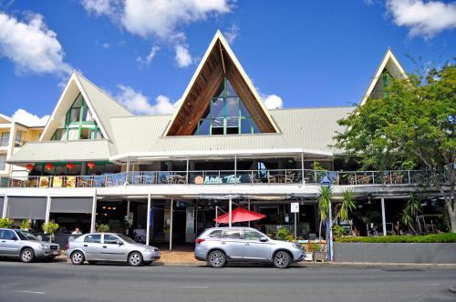 Hotel Airlie Waterfront Accommodation
