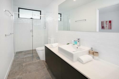L27b 3br Red Hill - Uptown Apartments