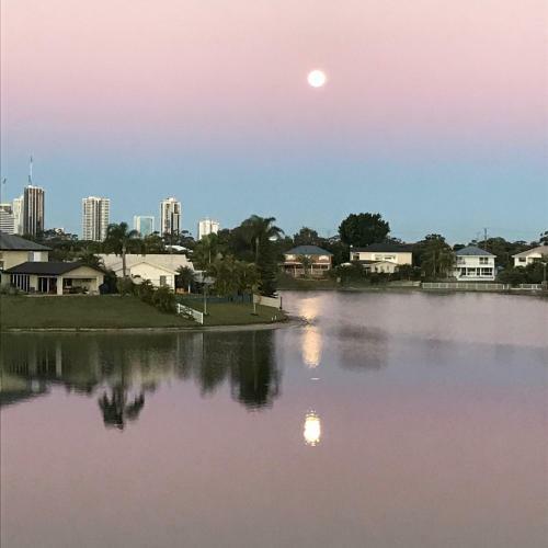 Broadbeach Waterfront Holiday House