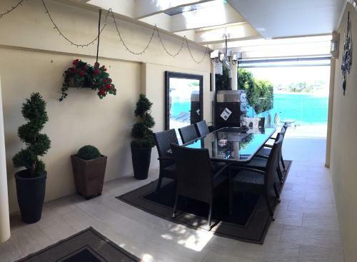 Broadbeach Waterfront Holiday House