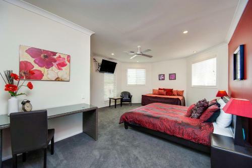 Broadbeach Waterfront Holiday House