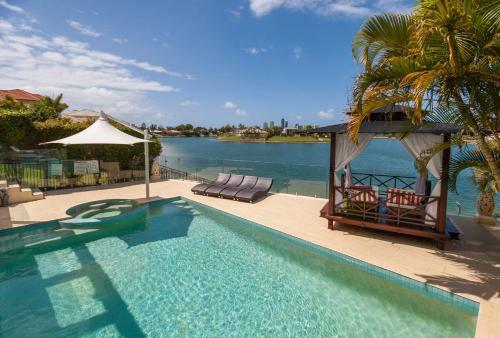 Broadbeach Waterfront Holiday House
