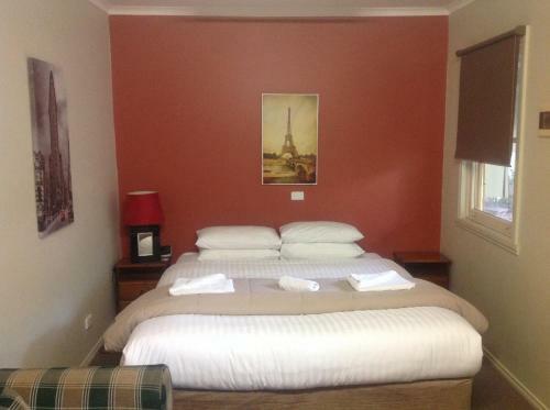 Posada Coach House Inn