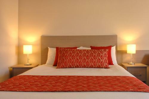 Golden Chain Tower Motor Inn