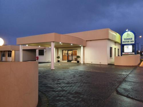 Golden Chain Tower Motor Inn